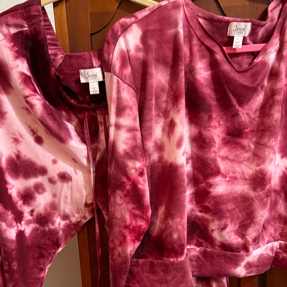 Jenni Burgundy and White Tie-Dye Sst